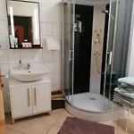 דירה Schuhmann Therme Aquapulco Ikuna Erlebnispark Zoo Schmiding 20 Min Mit Auto Entfernt Mit Wintergarten Und Garten Ab 3 Naechte Buchbar