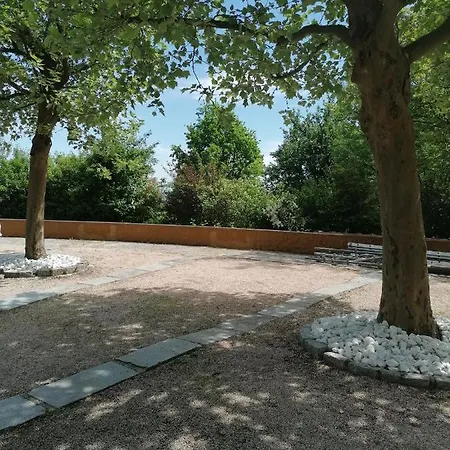 Schuhmann: Garden Retreat Near Thermal & Adventure Parks Apartment