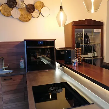 Apartment Schuhmann: Garden Retreat Near Thermal & Adventure Parks Hinzenbach