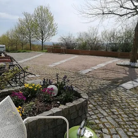 Apartment Schuhmann: Garden Retreat Near Thermal & Adventure Parks *