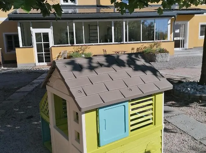 Schuhmann Therme Aquapulco Ikuna Erlebnispark Zoo Schmiding 20 Min Mit Auto Entfernt Mit Wintergarten Und Garten Ab 3 Naechte Buchbar Daire