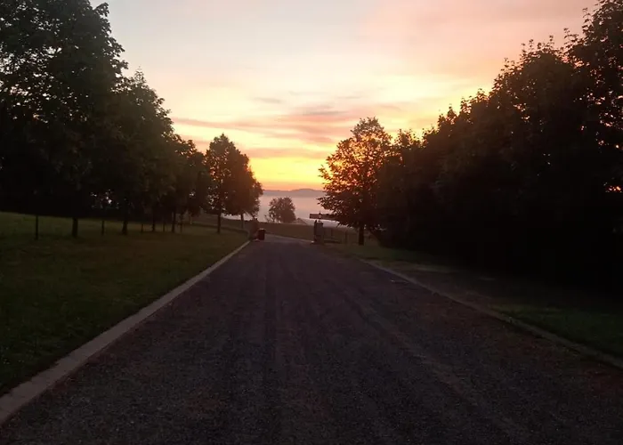 Daire Schuhmann Therme Aquapulco Ikuna Erlebnispark Zoo Schmiding 20 Min Mit Auto Entfernt Mit Wintergarten Und Garten Ab 3 Naechte Buchbar Hinzenbach